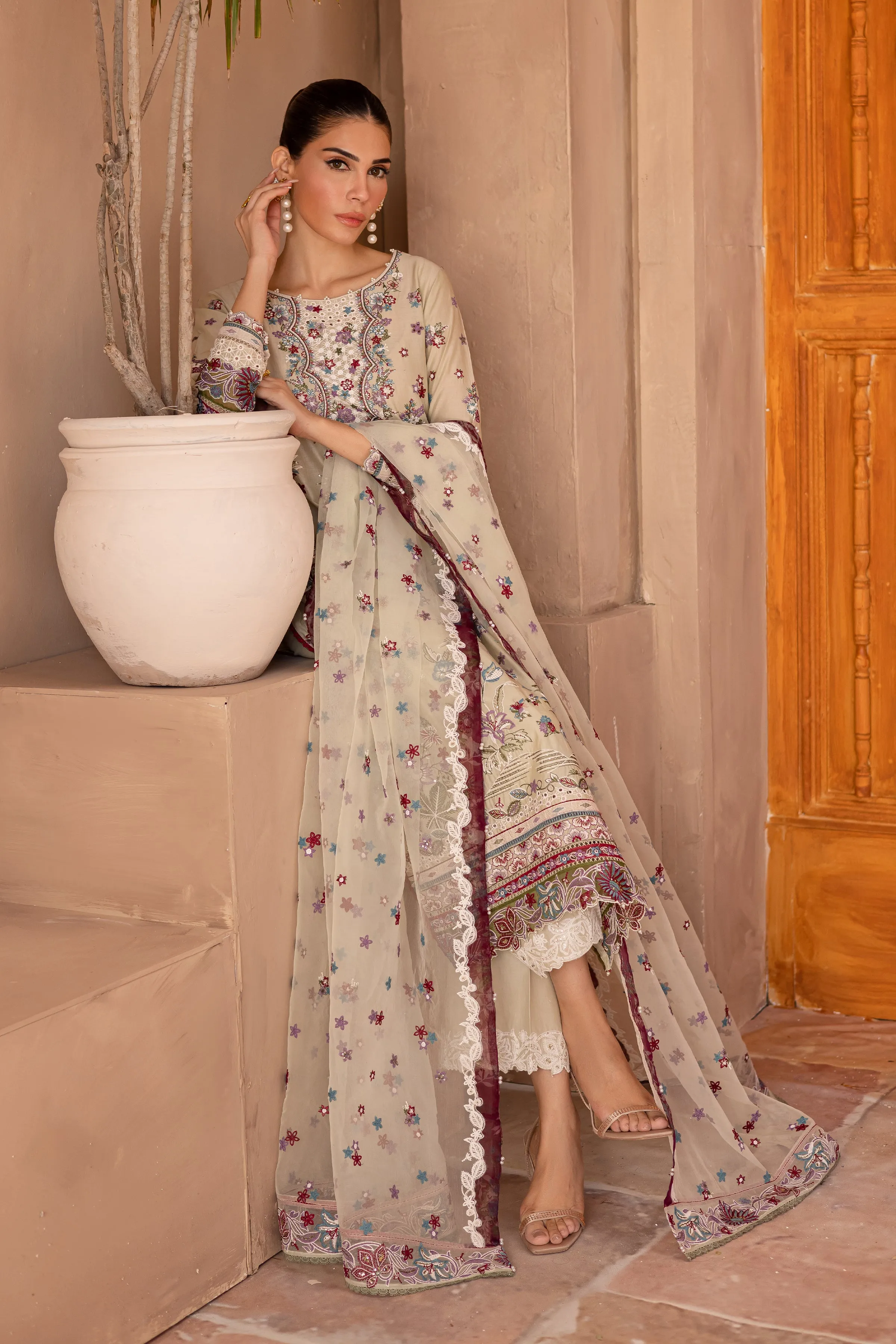 Amiraa 3Pc - Embroidered Luxe Pret