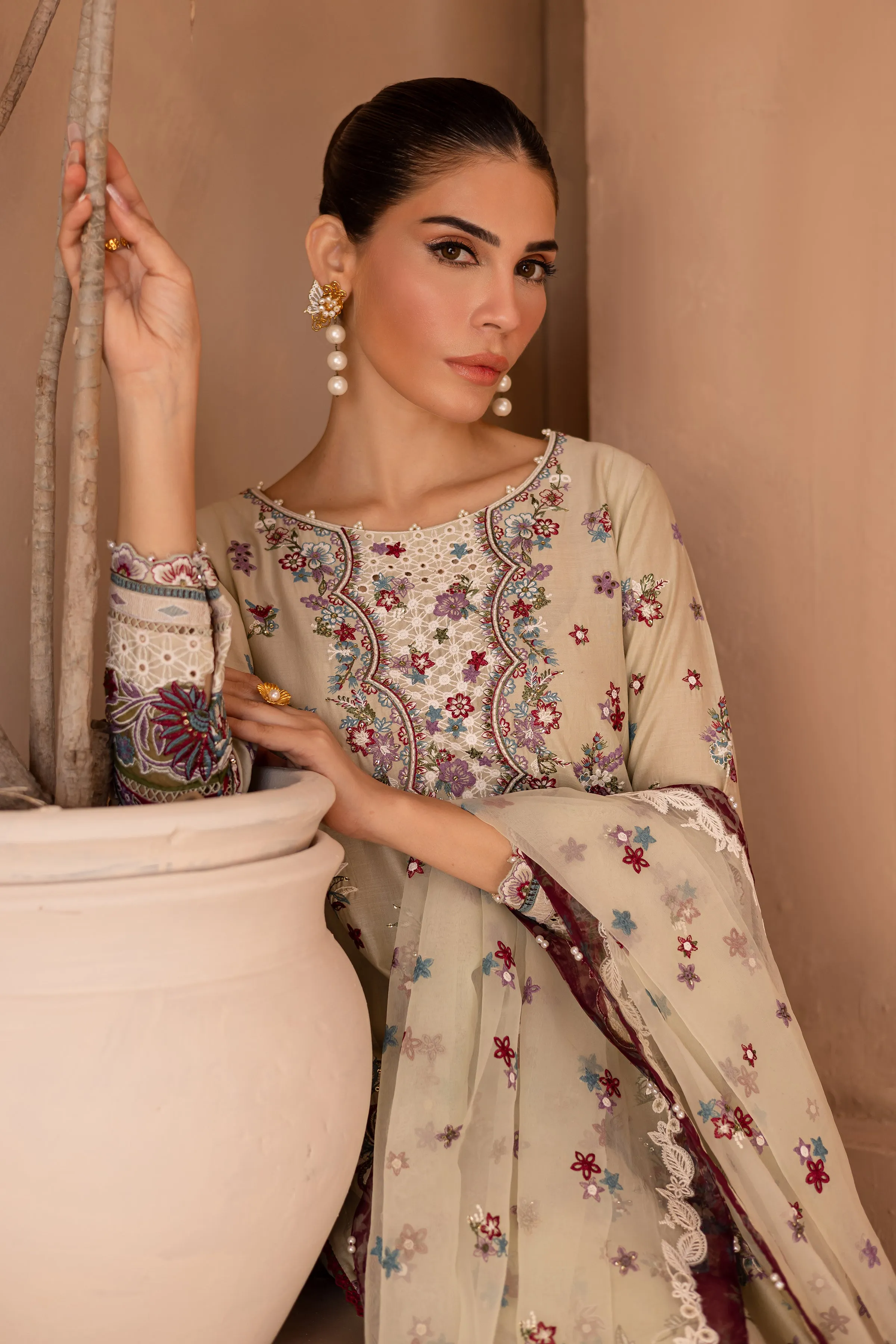 Amiraa 3Pc - Embroidered Luxe Pret