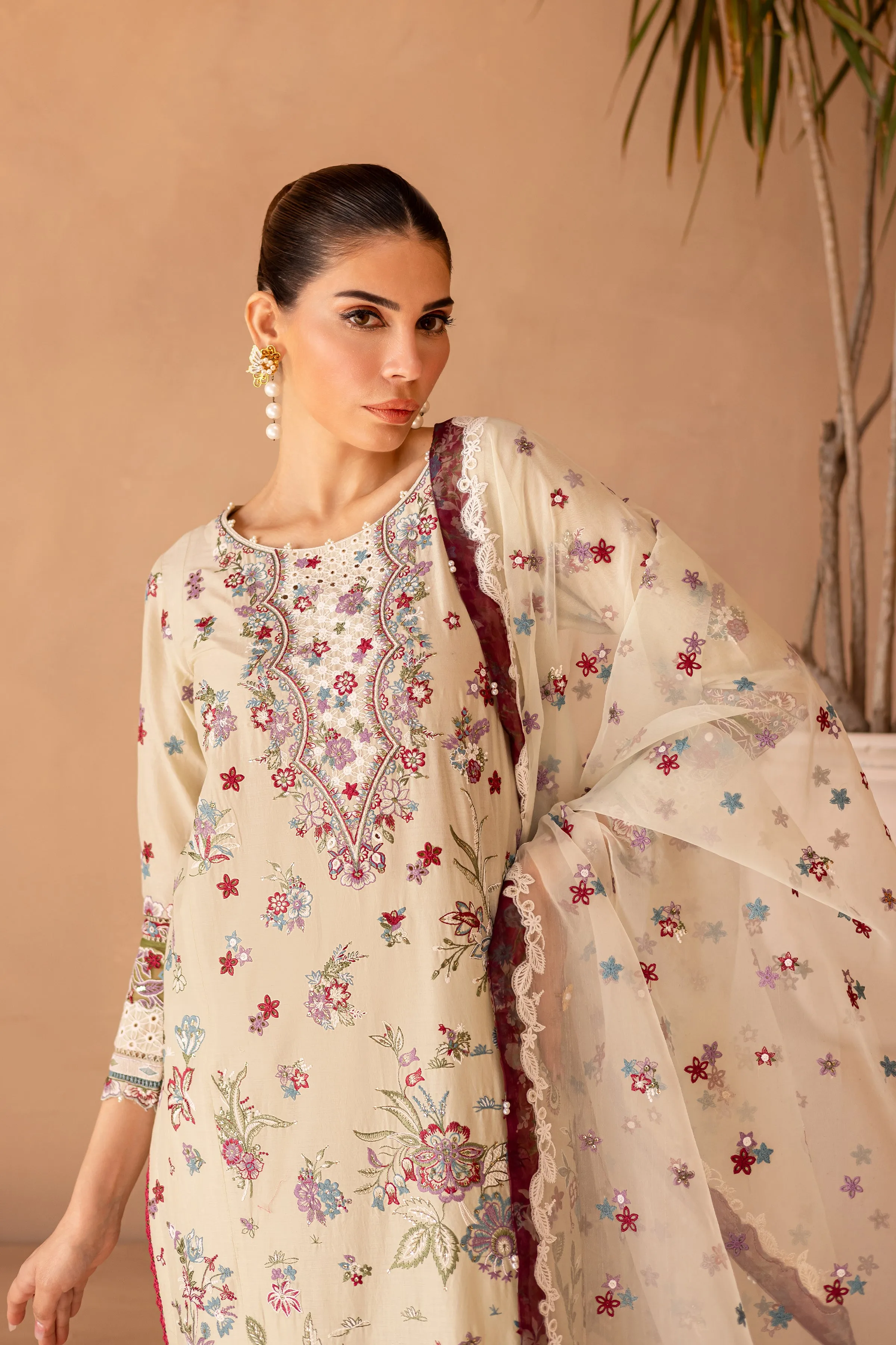 Amiraa 3Pc - Embroidered Luxe Pret