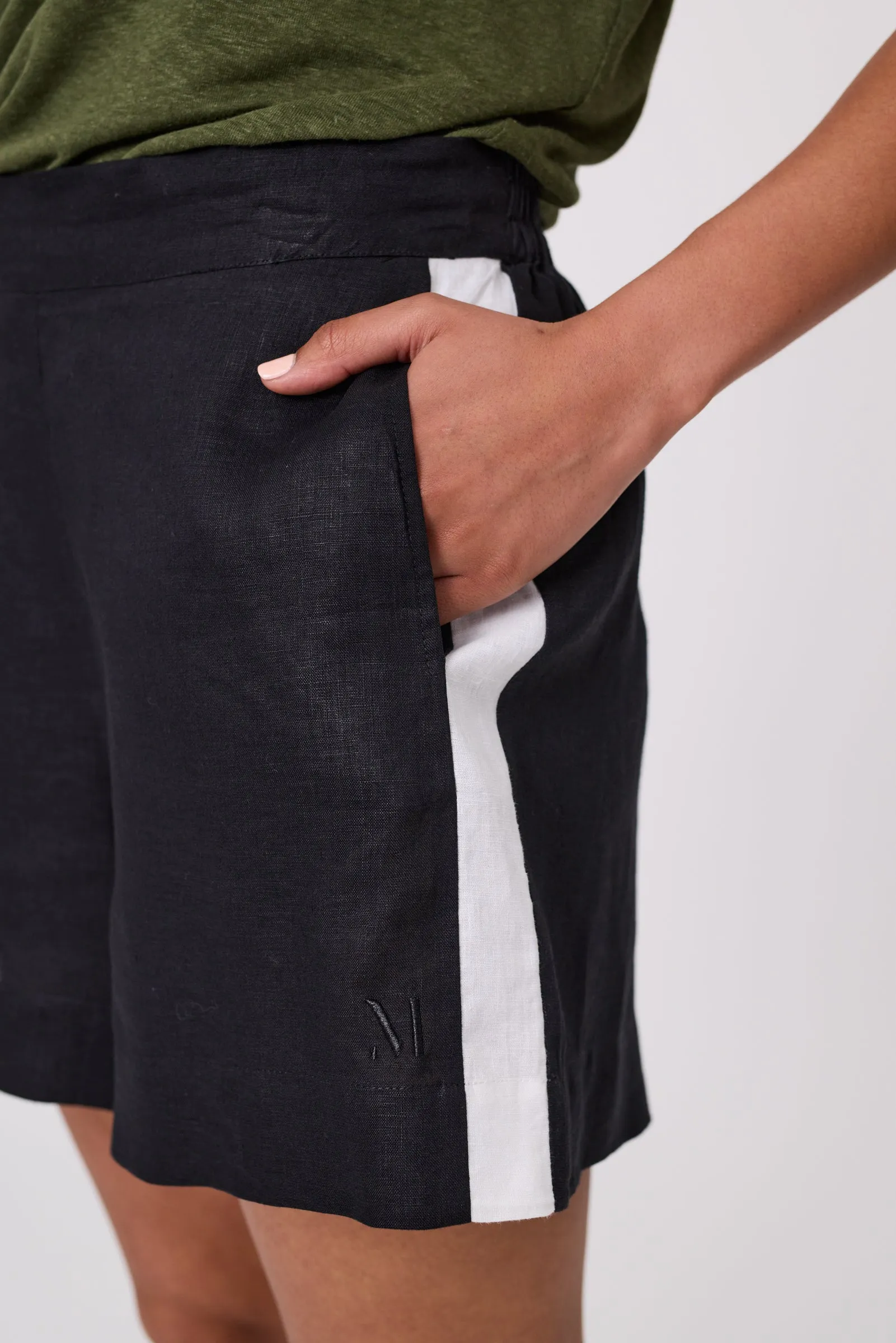 Barcelona Linen Short - Black/Ivory