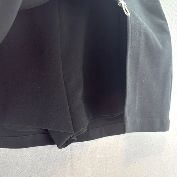 Sandro - women’s black Mini Skort side Zipper short pants size L / 8