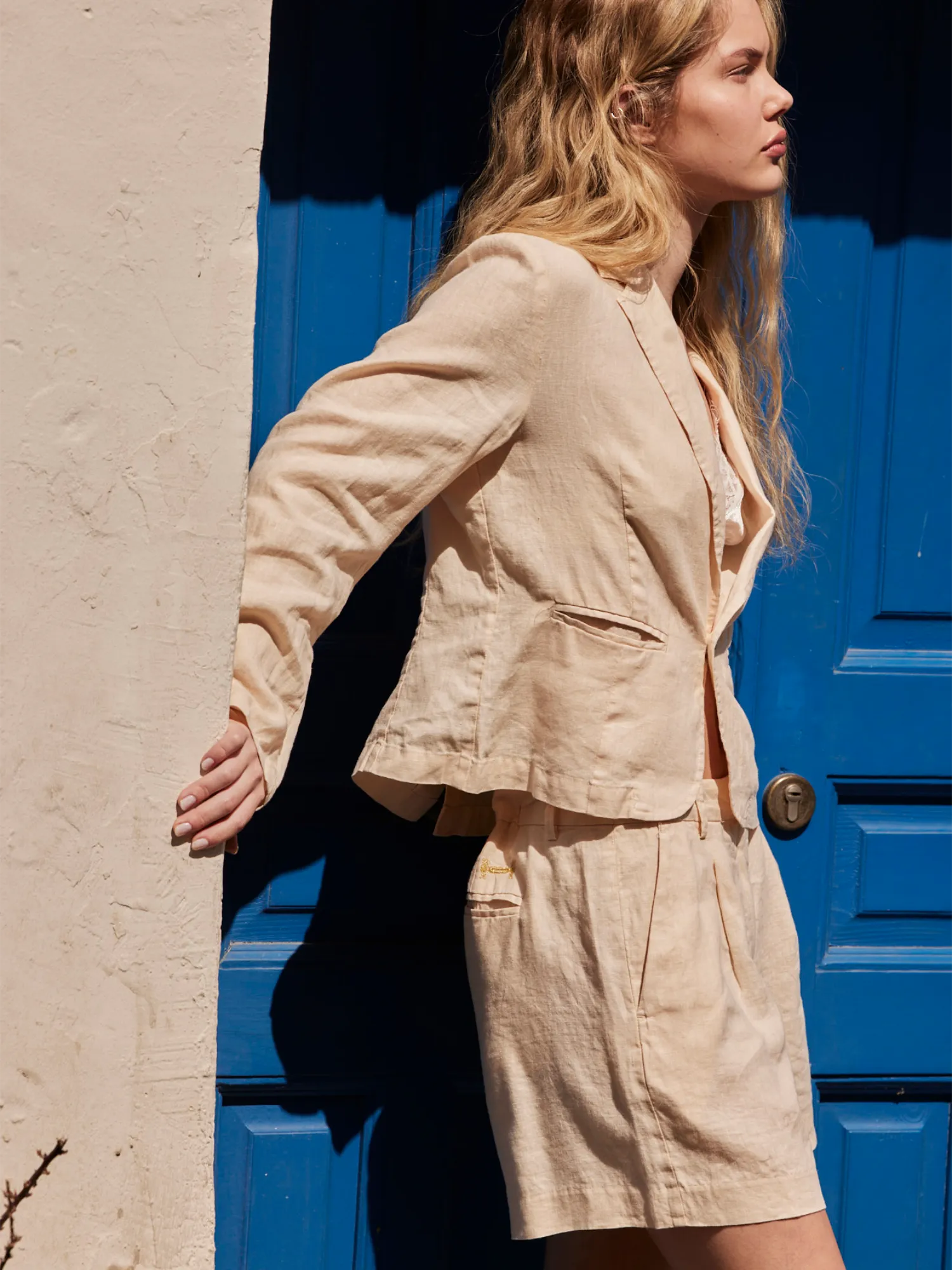 Short linen pants
