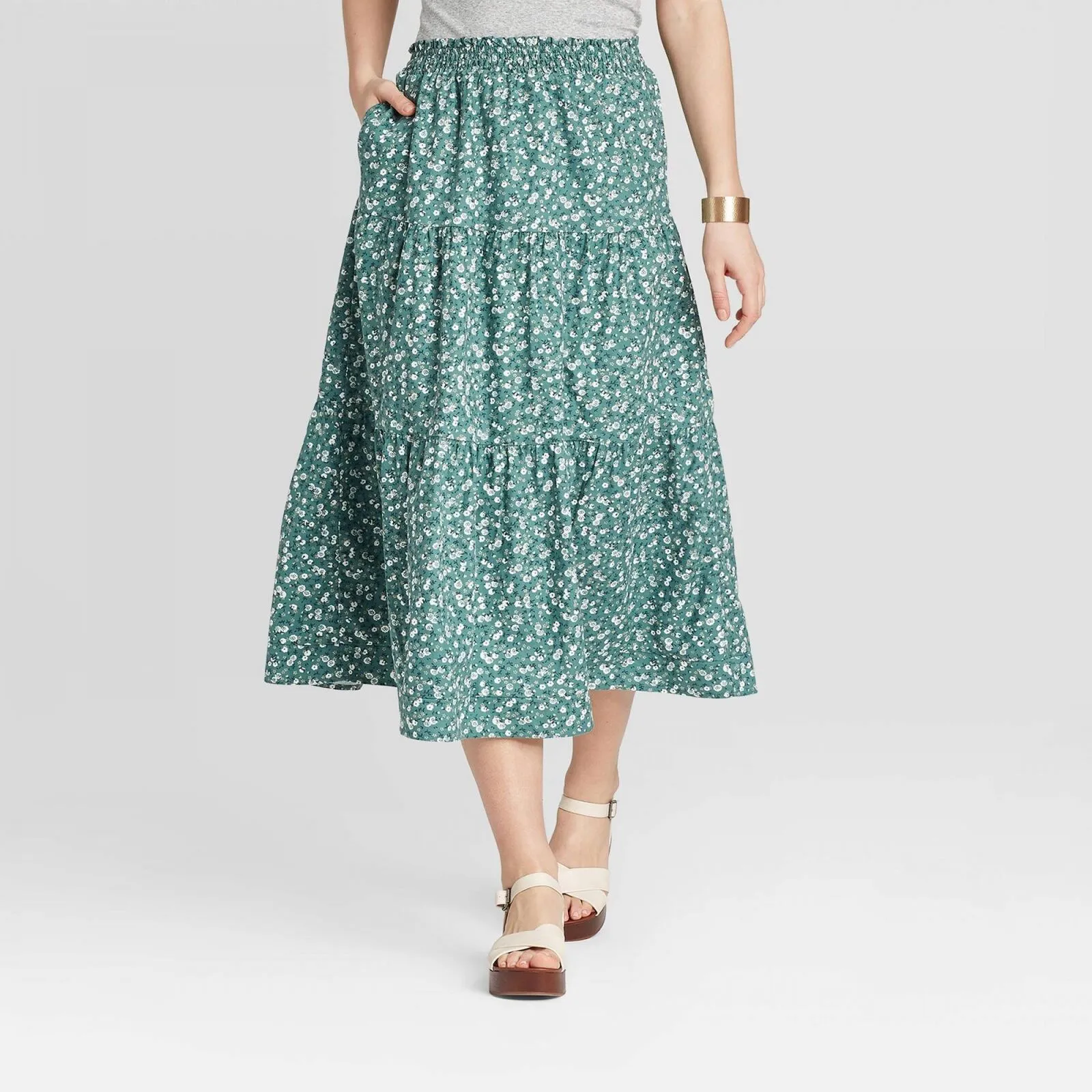 Universal Thread Women's Floral Print Mid-Rise Tiered Skirt 566128
