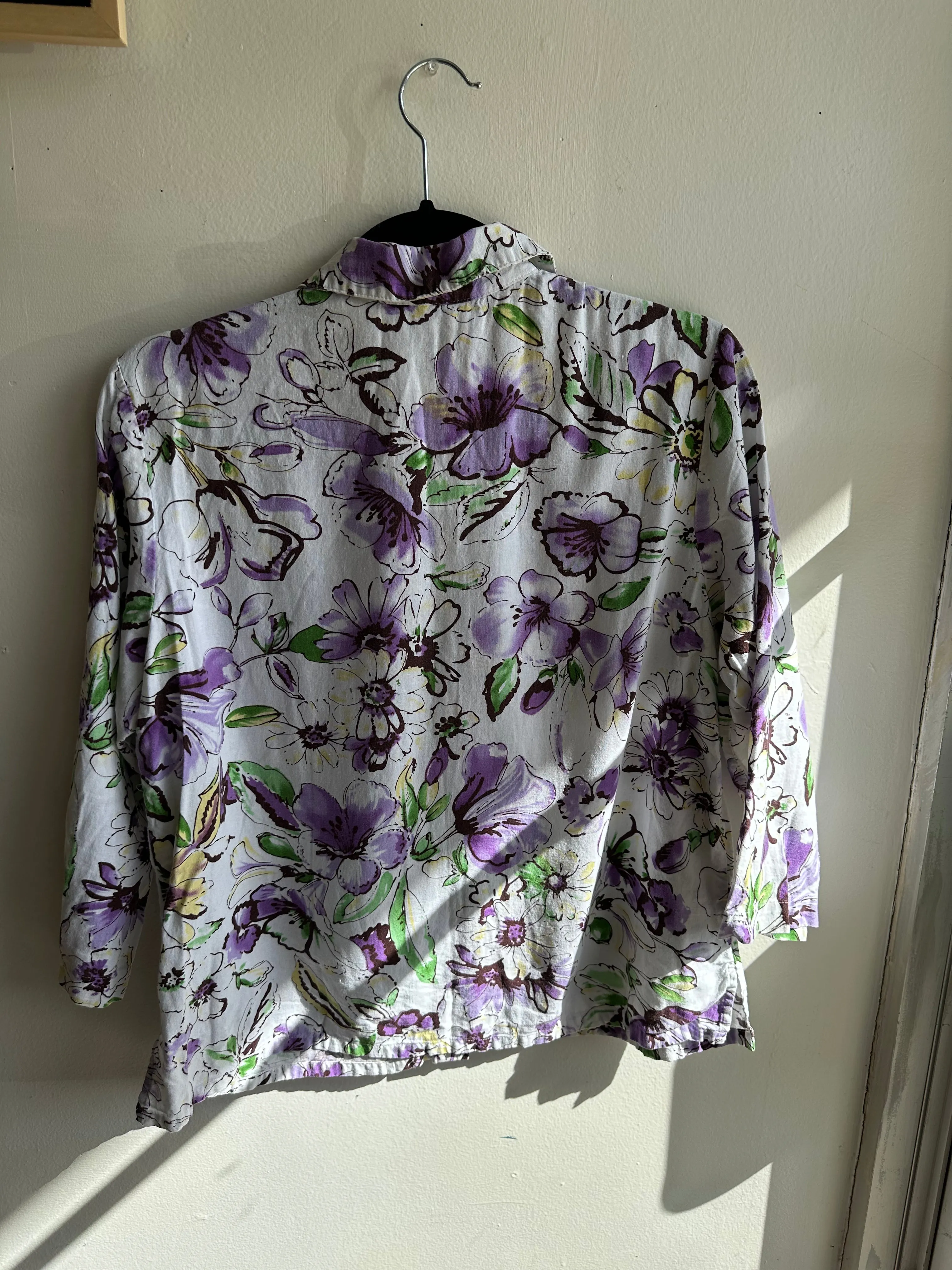 Vintage Linen Purple   White Button Up Top | Size Medium
